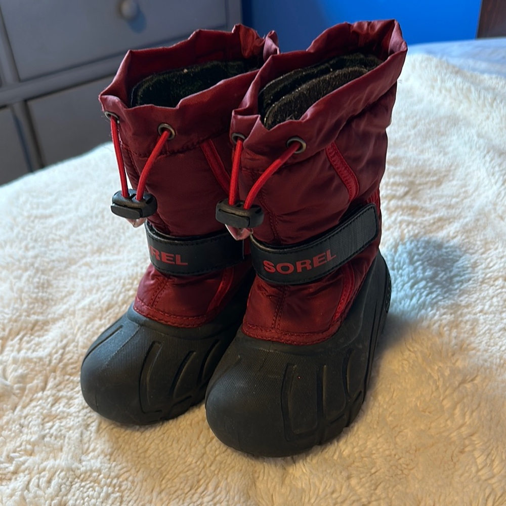 EUC - Kids Sorel Burgundy and Black Snow Boots size 10
